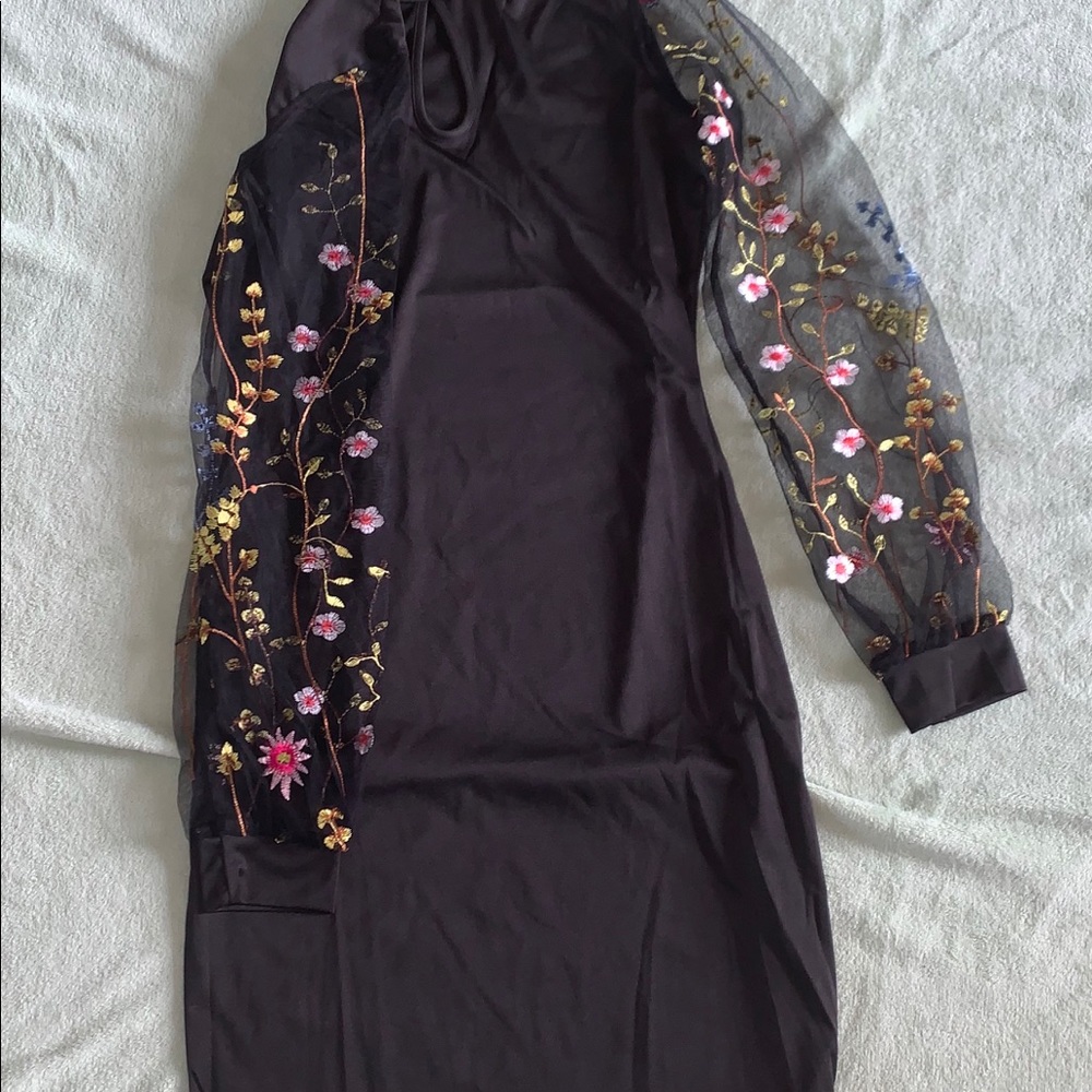 Dress - Picture 3 of 3